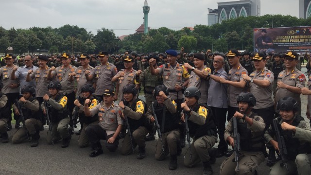 Upacara pemberangkatan 200 Brimob ke papua