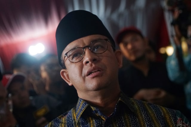 Gubernur DKI Jakarta, Anies Baswedan menjadi saksi di Nikah Massal 2019, Jakarta, Kamis (31/12). Foto: Jamal Ramadhan/kumparan