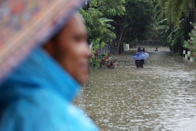 Banjir di kawasan Loka Indah 4, Jakarta Selatan, Rabu (1/1/2020). Foto: Fanny Kusumawardhani/kumparan