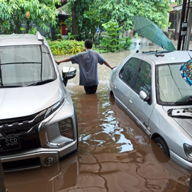 Banjir di perumahan Villa Bintaro Regency, Pondok Aren, Tangerang Selatan Foto: Muhammad Ikbal/kumparan