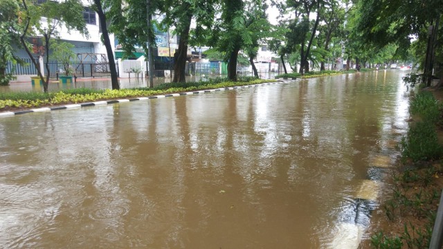 Banjir di Jalan Bungur Raya, Jakarta Pusat, Rabu (1/1/2020). Foto: Adhim Mugni Mubarok/kumparan