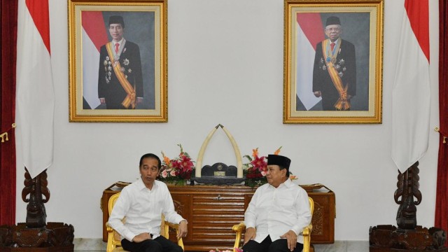 Menteri Pertahanan Prabowo Subianto bertemu Presiden Joko Widodo di Gedung Agung Yogyakarta, Rabu (1/1/2020). Foto: Dok. Agus Suparto