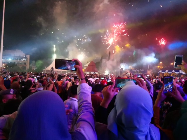 Pesta rakyat jelang pergantian tahun 2020 di Halaman Kantor Gubernur Papua.  (BumiPapua.com/Qadri Pratiwi) 