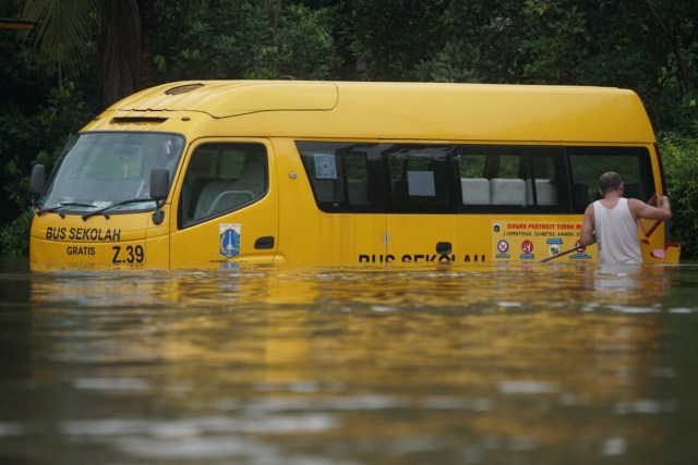 Banjir di Mess Bus Sekolah