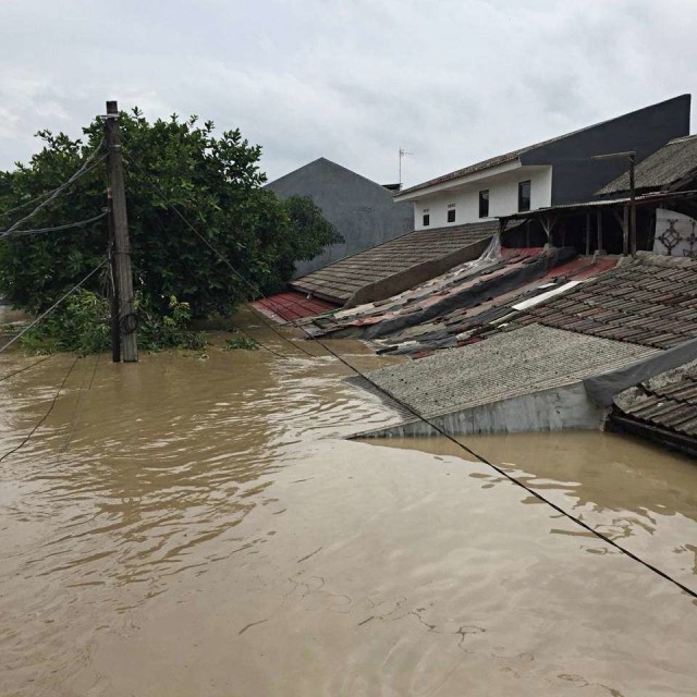 Kondisi terkini banjir di Vila Nusa Indah, Bekasi, Rabu (1/1). Foto: Dok. Maeli