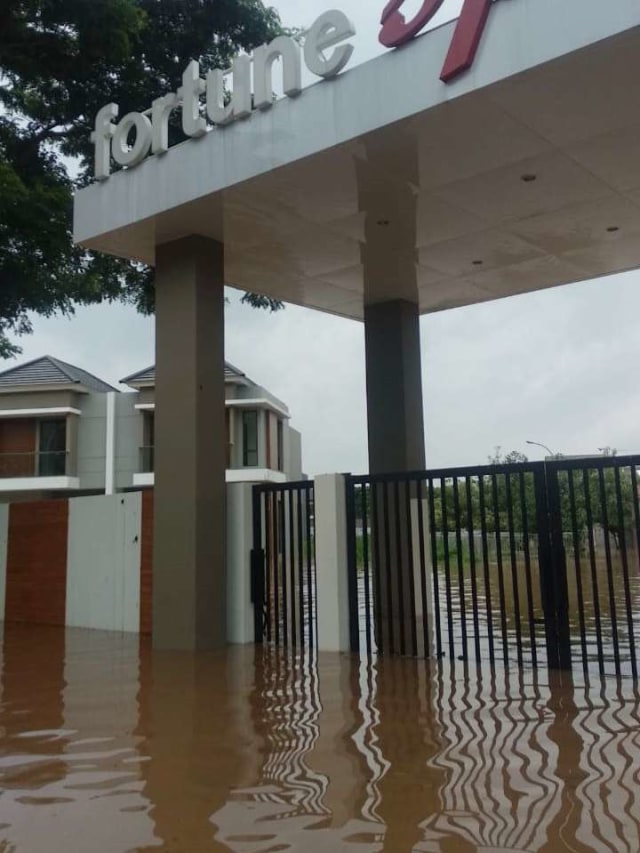 Banjir di Graha Raya bintaro. Foto: Dok. Adhi