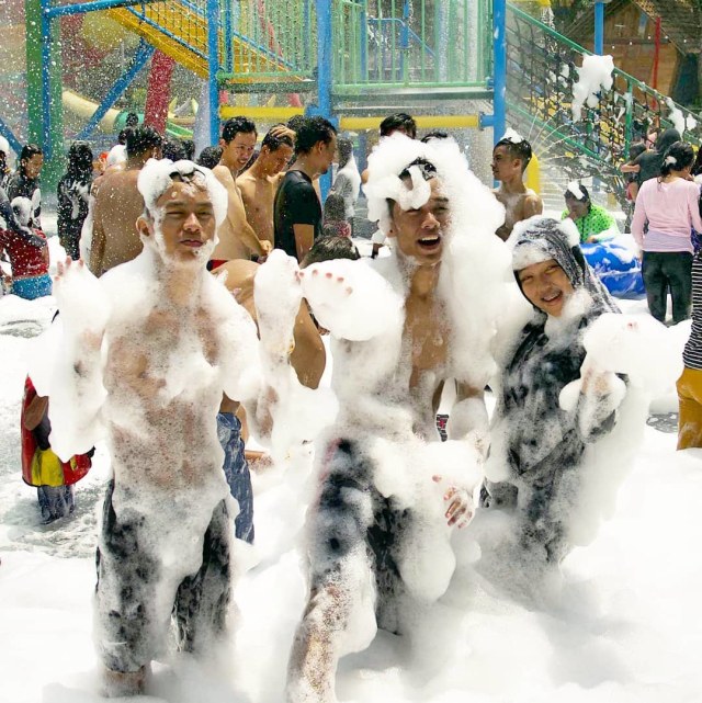 foam party hawai.jpg