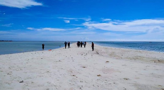 Hamparan pulau kecil pasir putih di Gosong Senggora, Kabupaten Kotawaringin Barat. (Foto: Ist)
