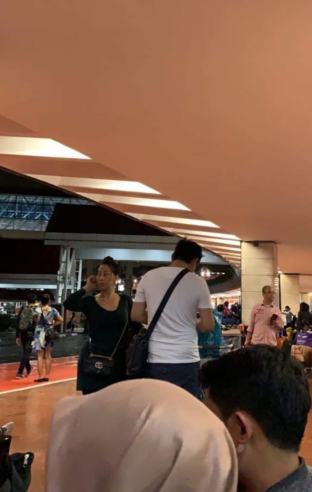 Ratusan penumpang terlantar di bandara soetta Foto: Ainun