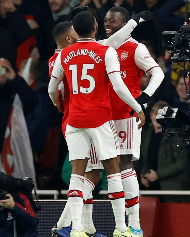 Selebrasi gol para pemain Arsenal ke gawang Man United. Foto: Reuters/John Sibley