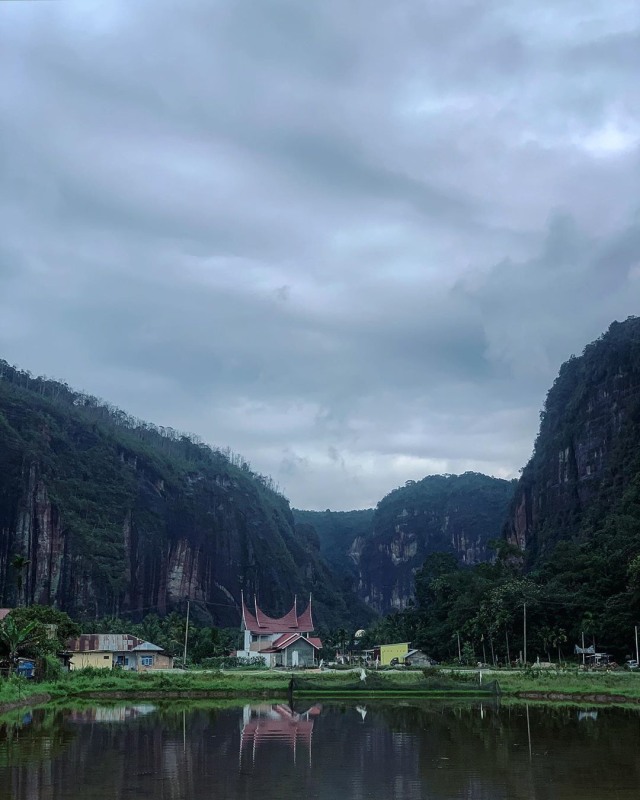 Pesona Lembah Harau, Payakumbuh, Sumatera Barat. Foto: Dok. Instagram @raysfather