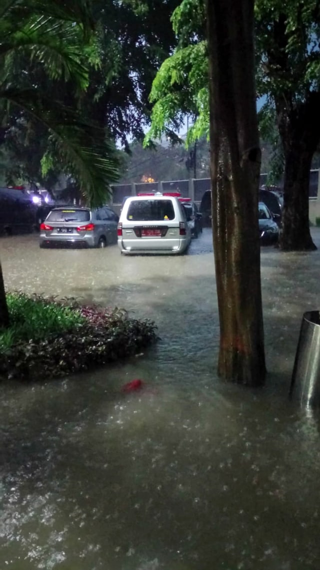 Suasana Gedung KPK yang terkena banjir, Rabu (1/1). Foto: Dok. Istimewa