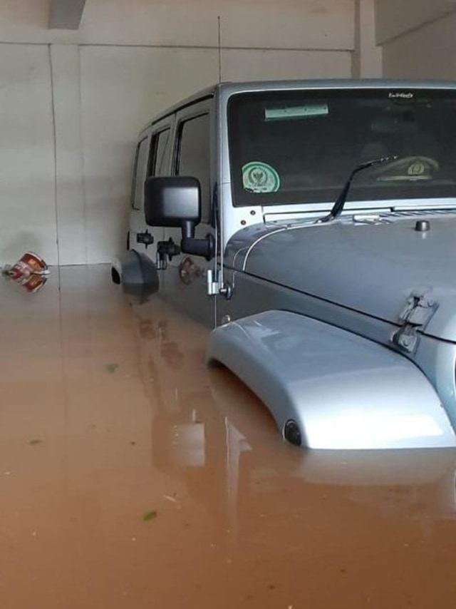 Rumah Bamsoet di Kemang Juga Kena Banjir, Mobil Rubicon