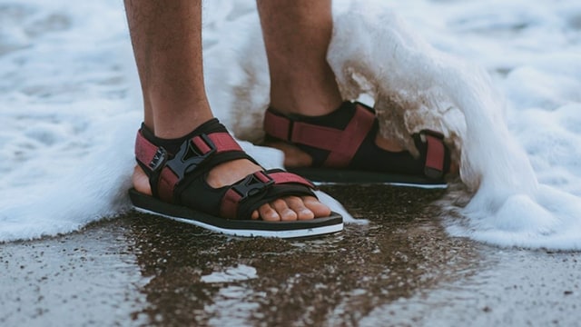 Ilustrasi sandal merek lokal cocok di musim hujan dok Instagram @tuf.shoes