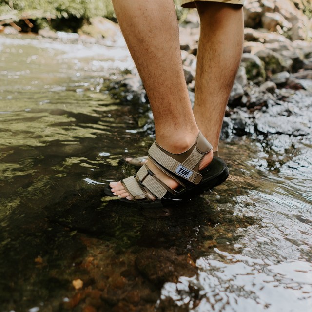 Rekomendasi 5 Sandal  Merek Lokal biar Tetap Nyaman di 