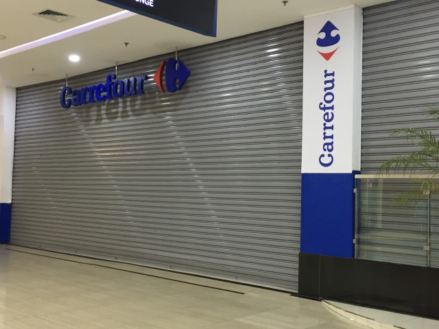 Carrefour di Supermall Karawaci tutup per 1 Januari 2020. Foto: Elsa Toruan