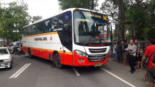 Bus Harapan Jaya Tabrak Motor, Ibu Kritis dan Anaknya Terluka