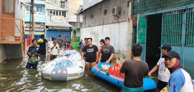 PAMK menyalurkan bantuan