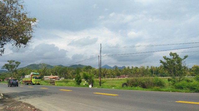 Landscape sawah dan pegunungan Menoreh di Kulon Progo. Foto : Widi Erha
