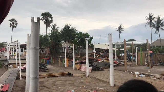 Turis Keluhkan Pembongkaran Tempat Bersantai di Pantai Canggu, Bali (48163)