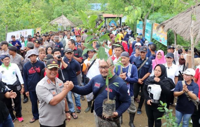 Polres Tulungagung Tanam 2.500 Pohon di Argo Patuk Candi Dadi