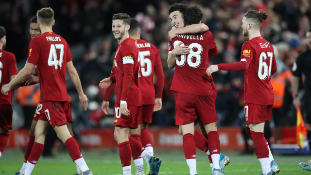 Para pemain Liverpool merayakan gol Curtis Jones. Foto: REUTERS/Phil Noble