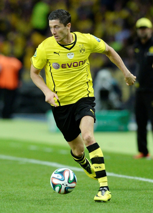 Robert Lewandowski saat membela Dortmund asuhan Juergen Klopp. Foto: AFP/CHRISTOF STACHE