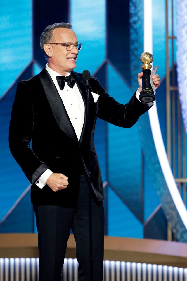 Tom Hank mendapat penghargaan trophy Golden Globe Awards ke 77 di Beverly Hills, California, Amerika Serikat.  Foto: Paul Drinkwater / NBCUniversal / via REUTERS