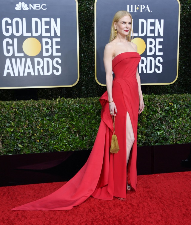 Parade Gaun Mewah Selebriti di Red Carpet Golden Globes 2020 (6276)