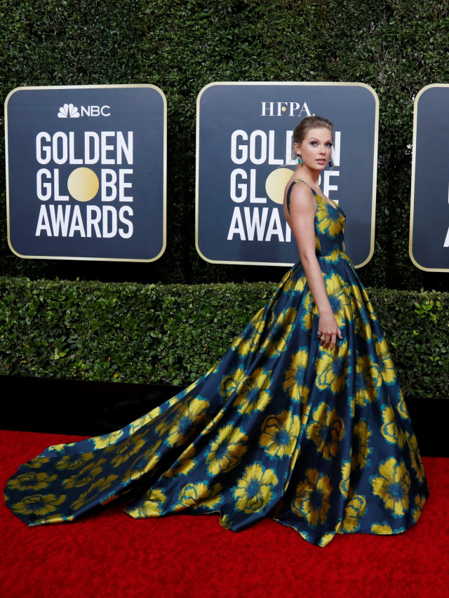 Parade Gaun Mewah Selebriti di Red Carpet Golden Globes 2020 (6272)