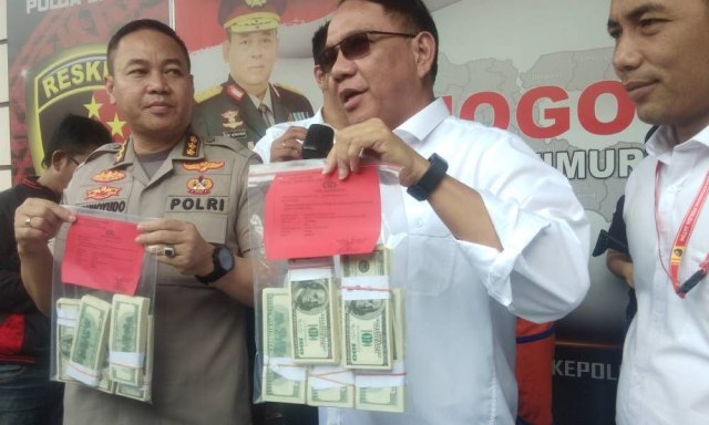 Polisi Tangkap Pengedar Dolar AS Palsu Senilai Rp 1,4 Miliar