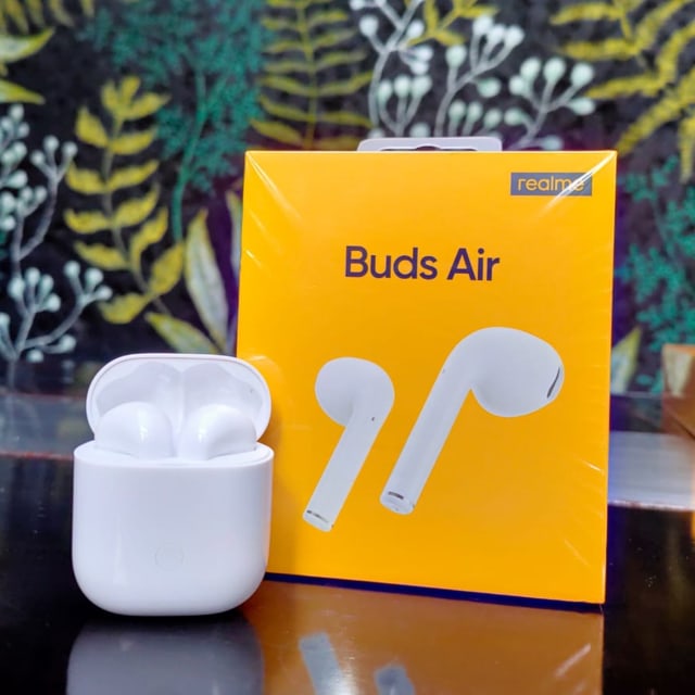 Realme Buds Air. Foto: Astrid Rahadiani/kumparan