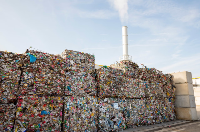 Jutaan Pekerja Industri Daur Ulang Terancam PHK Jika Sampah Impor Diperketat (761514)