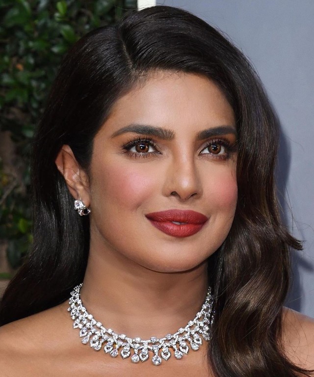 Riasan Wajah Priyanka Chopra di Golden Globes 2020 Foto: Instagram @maryphillips