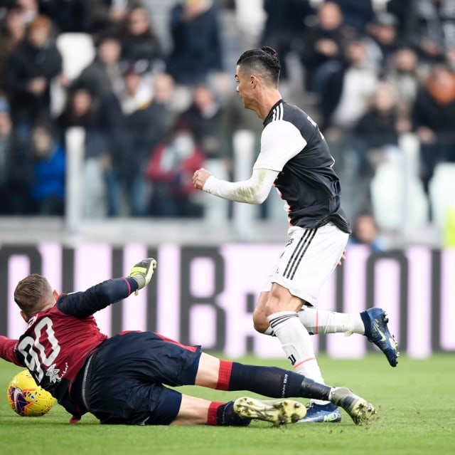 Momen ketika Ronaldo mencetak gol ke gawang Cagliari. Foto: Dok. Juventus
