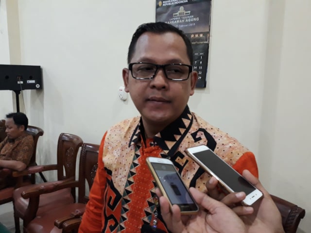 JPU KPK, Taufiq Ibnugroho, saat diwawancarai Lampung Geh, Senin (6/1) | Foto: Obbie Fernando/Lampung Geh