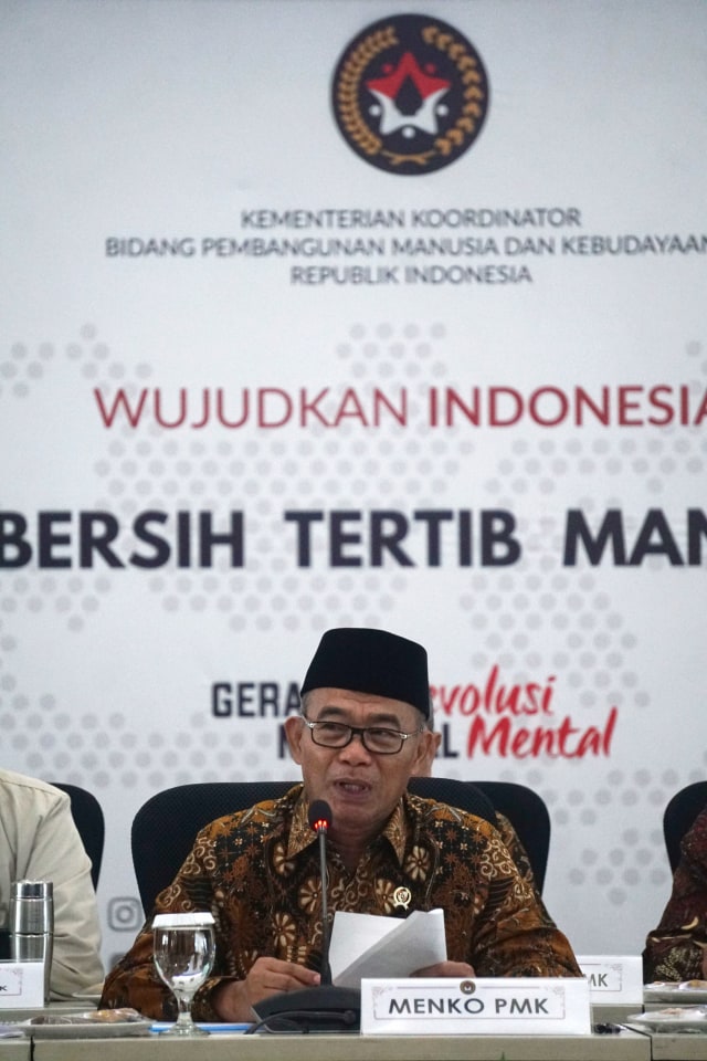 Menko PMK Muhadjir Effendy memimpin Rakor Tingkat Menteri (RTM) di Kemenko PMK, Jakarta.  Foto: Irafan Adi Saputra/kumparan 