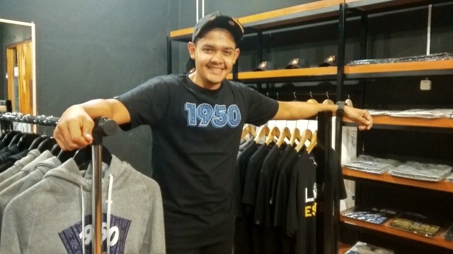 Abdul Hakim Bafagih, CEO Persik Kediri saat ditemui Tugumalang.id di Persik Store. 