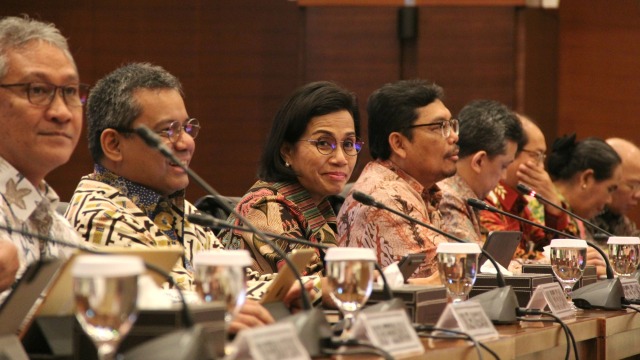 Menteri Keuangan Sri Mulyani (tengah) saat konferensi pers Laporan APBN Tahun 2019 di Gedung Djuanda I, Kementerian Keuangan, Jakarta, Selasa (7/1). Foto: Nugroho Sejati/kumparan