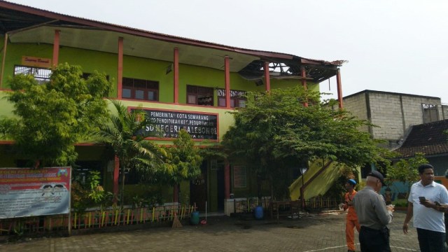 Foto: Yang Tersisa dari Robohnya Atap SDN Palebon 01 Semarang (59926)