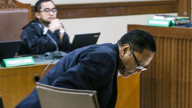 Sambil Menangis, Eks Anggota DPR Dhamantra Bantah Terima Suap Rp 2 M (73518)