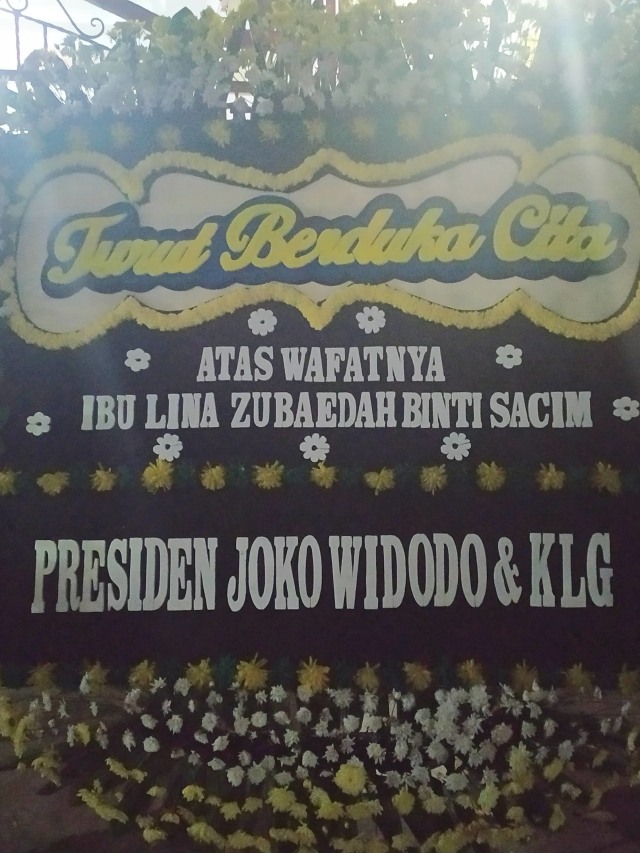 Karangan Bunga Duka Cita dari Jokowi Masih Hiasi Rumah Lina dan Teddy