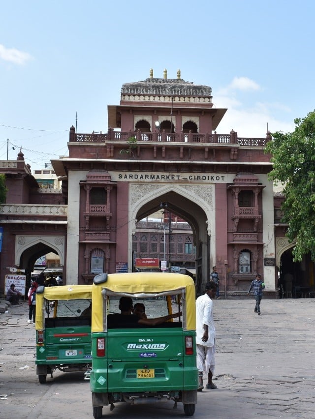 Pintu gerbang pasar tua di Jodhpur. Foto: Khiththati/acehkini 