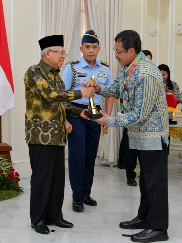 Wakil Presiden RI Ma'ruf Amin saat memberikan penghargaan PROPER Emas ke 26 perusahaan, Jakarta, Rabu (8/1). Foto: Dok. SETWAPRES