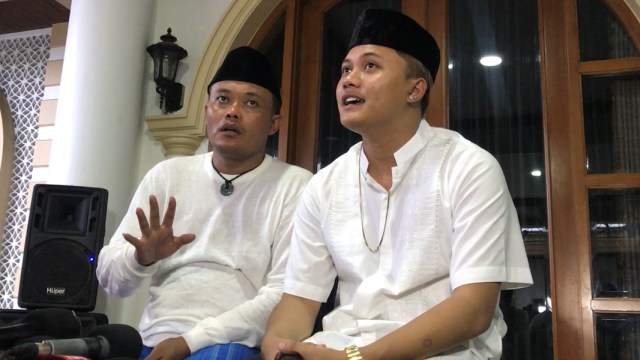 Sule dan Rizky Febian di kediaman mereka di kawasan Bekasi, Jawa Barat, Rabu (8/1). Foto: Regina Kunthi Rosary/kumparan