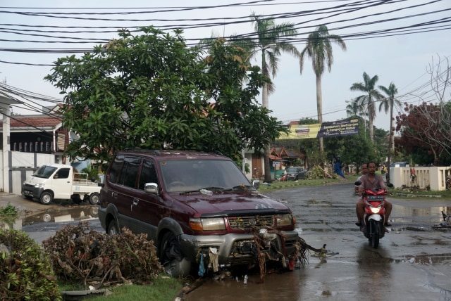 Dilema Mobil Korban Banjir (68955)