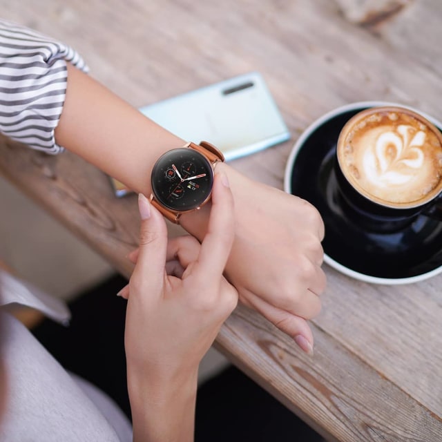 Galaxy Watch Active 2, jam yang cocok digunakan oleh perempuan aktif. Foto: Samsung Indonesia