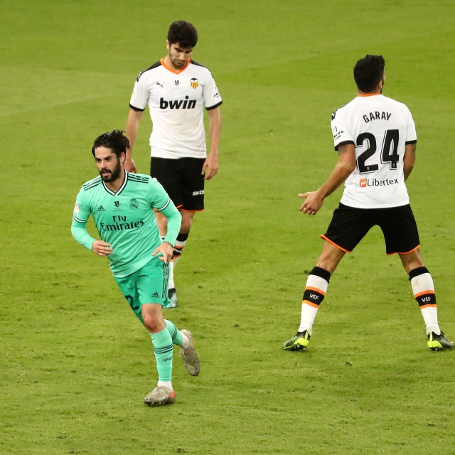 Isco Alarcon merayakan golnya ke gawang Valencia. Foto: REUTERS/Sergio Perez