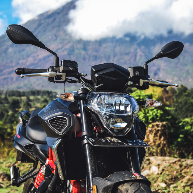 Tampilan depan Aprilia Shiver 900 Foto: Bangkit Jaya Putra/kumparan