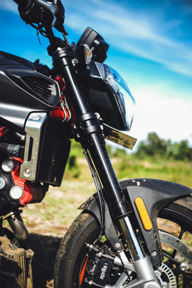 Mencoba Naked Bike Rp 560 Juta, Aprilia Shiver 900 (4416)
